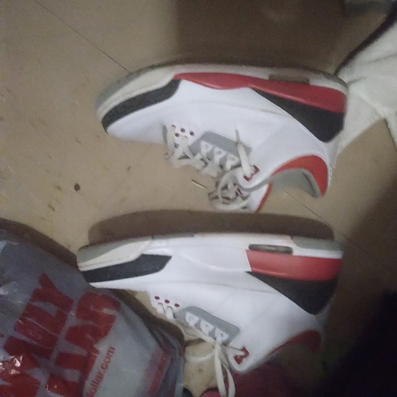 Jordan retro 18 o.g.  and retro 3 fire red - Picture 3 of 4